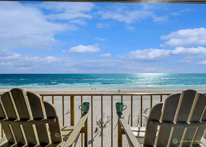 Beachfront Corner With Pool Access & Free Activities Holiday home