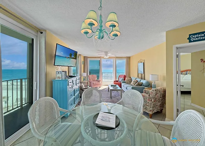 Beachfront Corner With Pool Access & Free Activities Holiday home