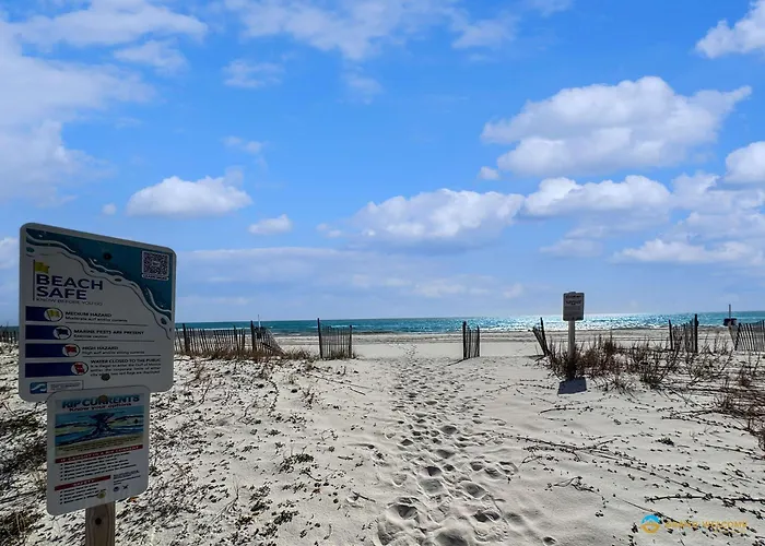 Beachfront Corner With Pool Access & Free Activities *
