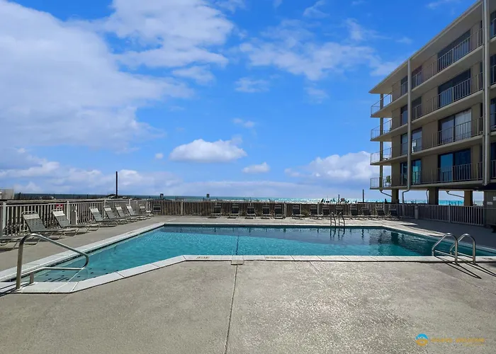 Beachfront Corner With Pool Access & Free Activities *