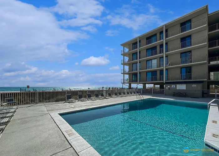 Beachfront Corner With Pool Access & Free Activities Gulf Shores